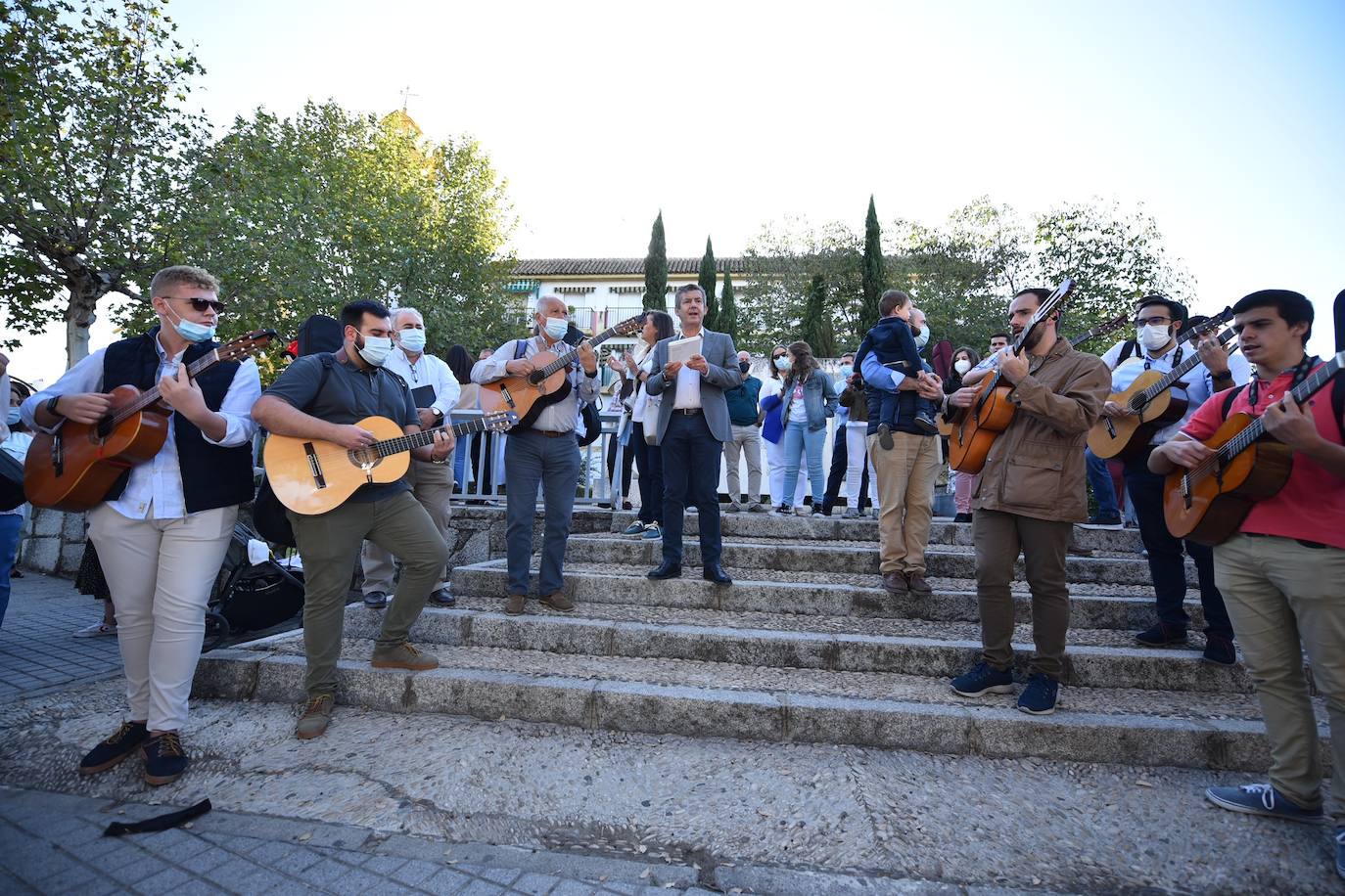 El recorrido de la Cruz de los Jóvenes por Córdoba, en imágenes