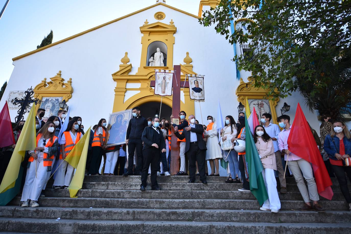 El recorrido de la Cruz de los Jóvenes por Córdoba, en imágenes