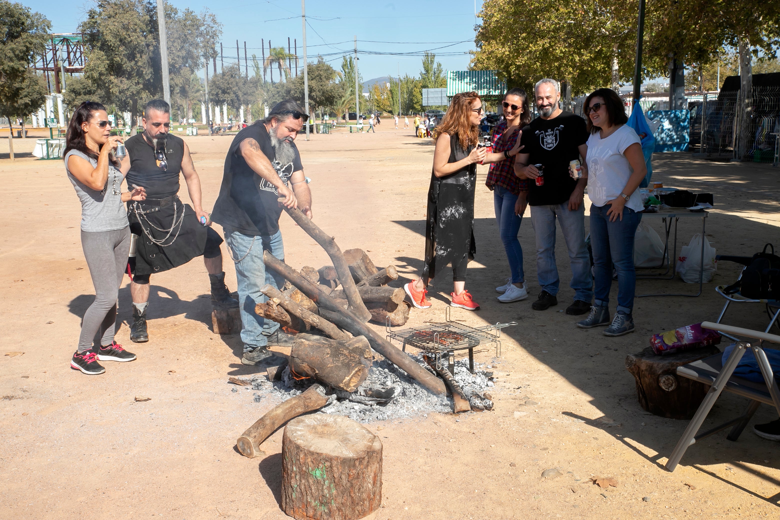 Los peroles en El Arenal por el Día de San Rafael, en imágenes