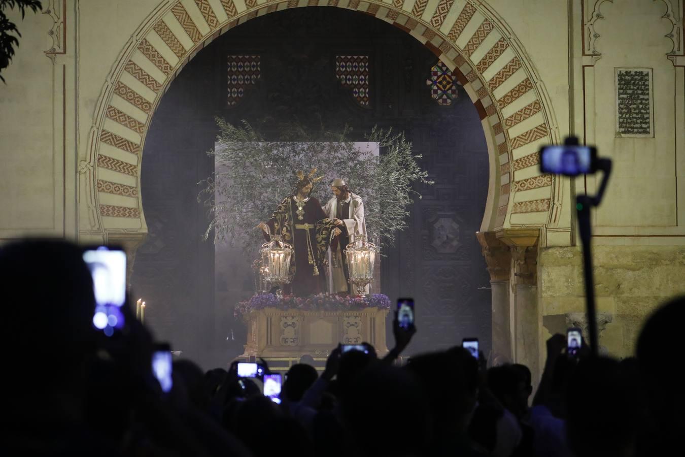 La procesión de Nuestro Padre Jesús de la Salud de Córdoba, en imágenes