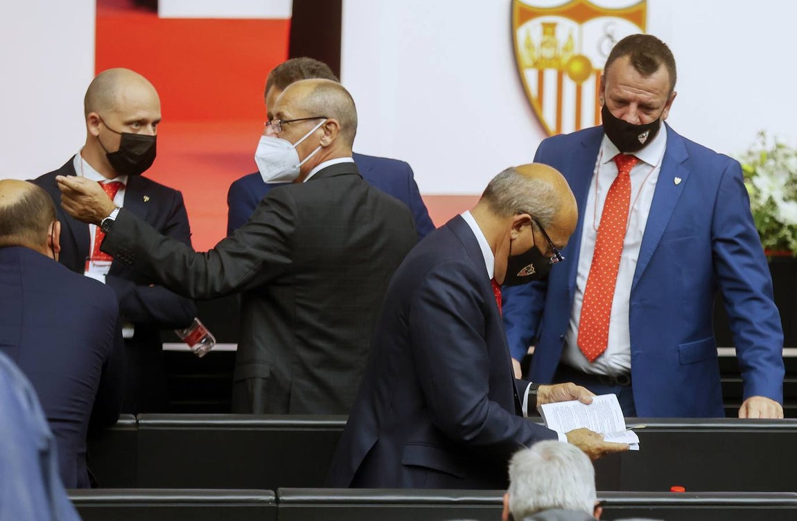 La junta de accionistas del Sevilla FC, en imágenes