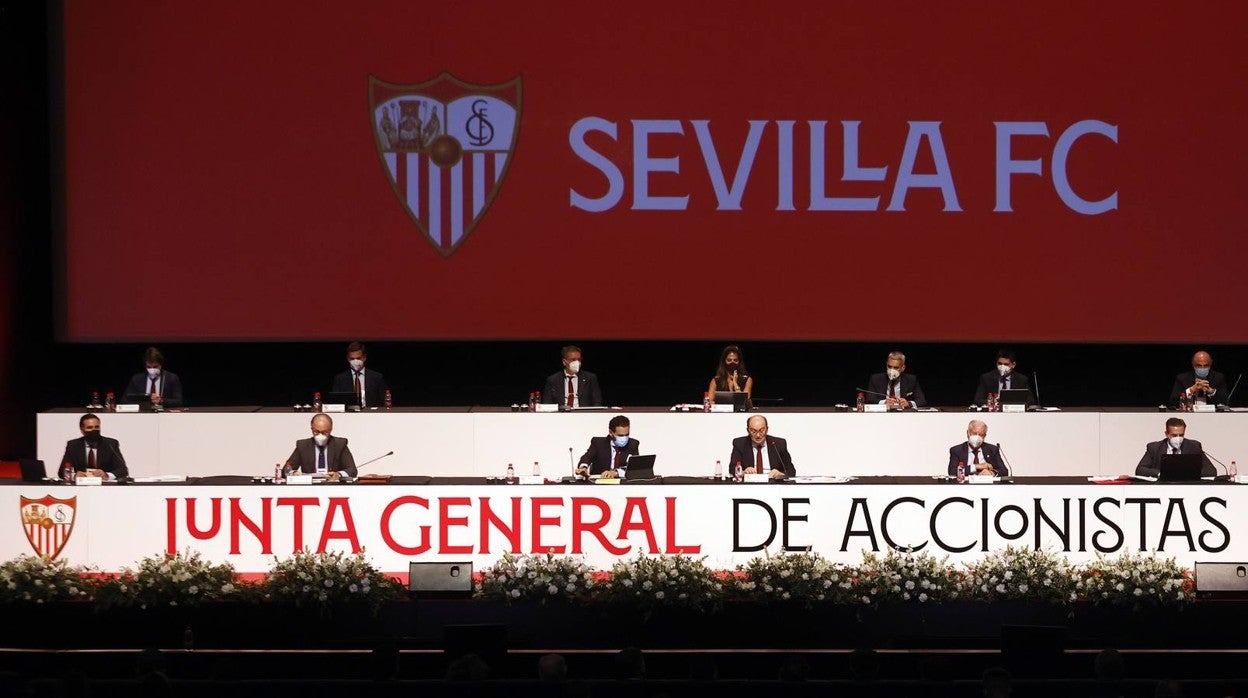 La junta de accionistas del Sevilla FC, en imágenes