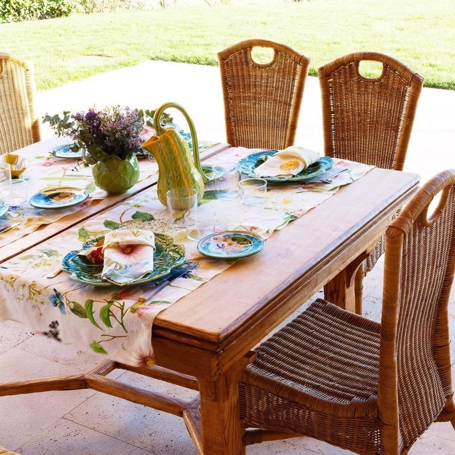 La lujosa mansión de Chábeli Iglesias en Miami. Tal y como se ve en la imagen, el jardín es una de las zonas que mejor reflejan la atención al detalle para rendirlo lo más cómodo posible. Hay tanto una zona Lounge como un cenador cubierto y otro al raso.