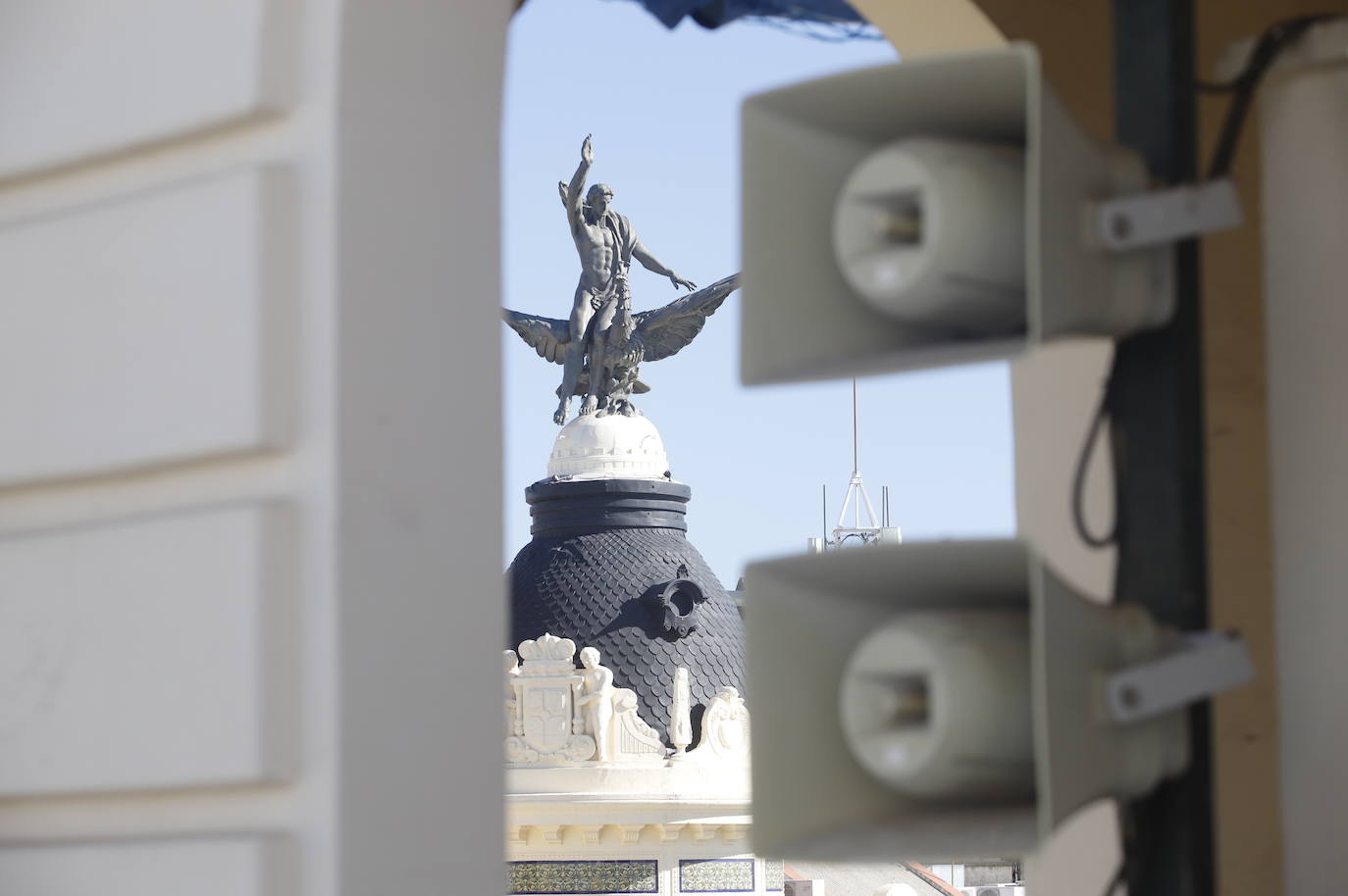 El imágenes, el reloj de las Tendillas de Córdoba, averiado