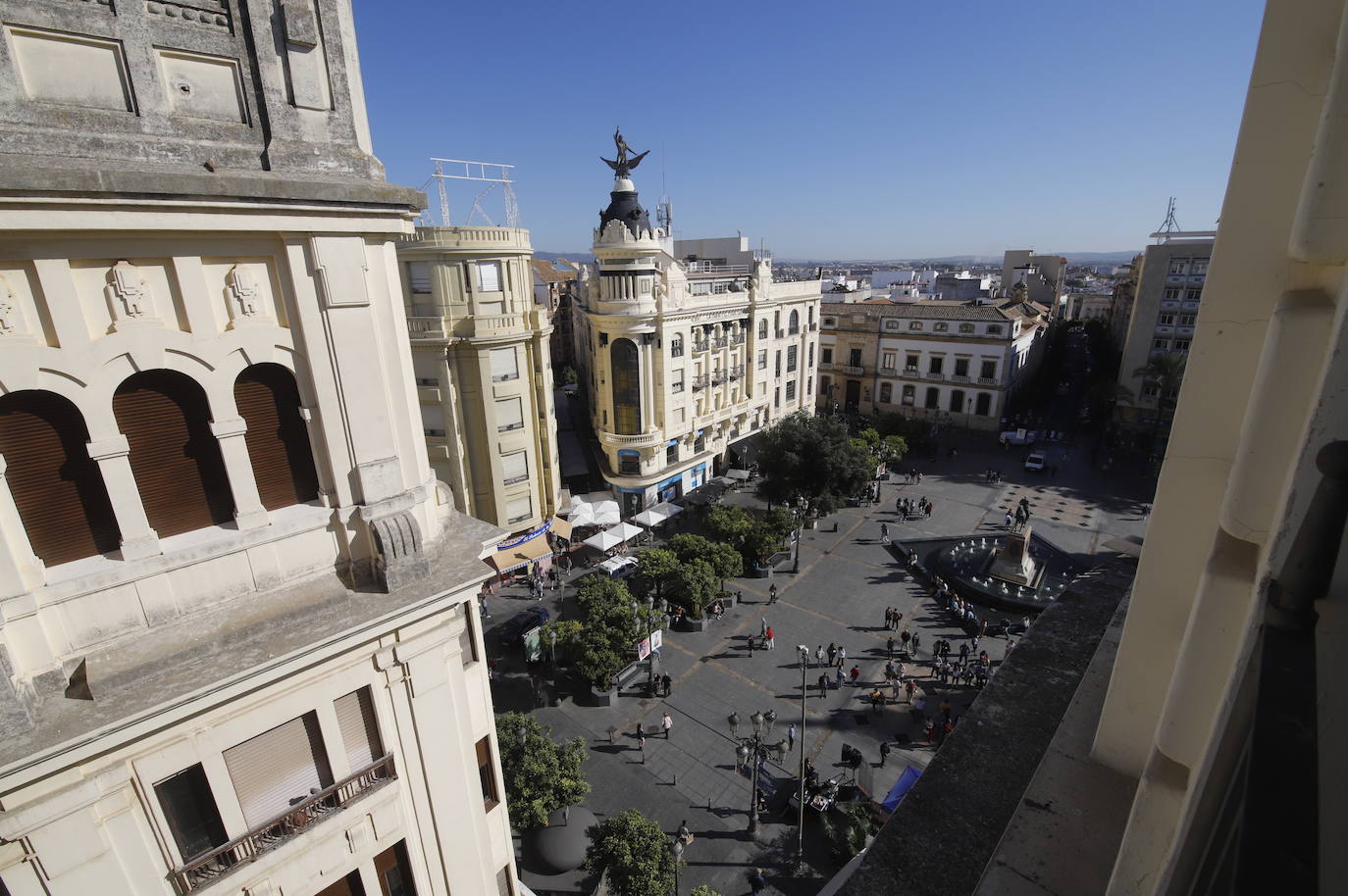 El imágenes, el reloj de las Tendillas de Córdoba, averiado