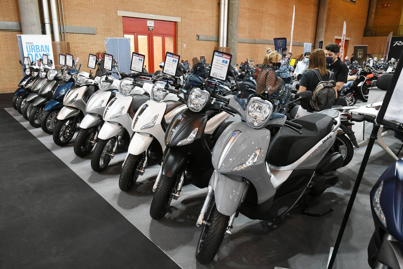 Inauguración del 11º Salón del Motor de Ocasión de Sevilla, en imágenes