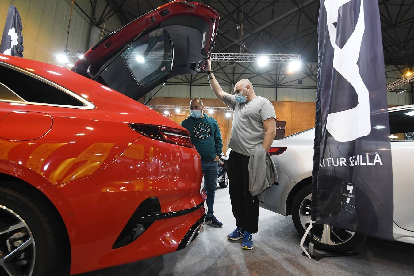 Inauguración del 11º Salón del Motor de Ocasión de Sevilla, en imágenes