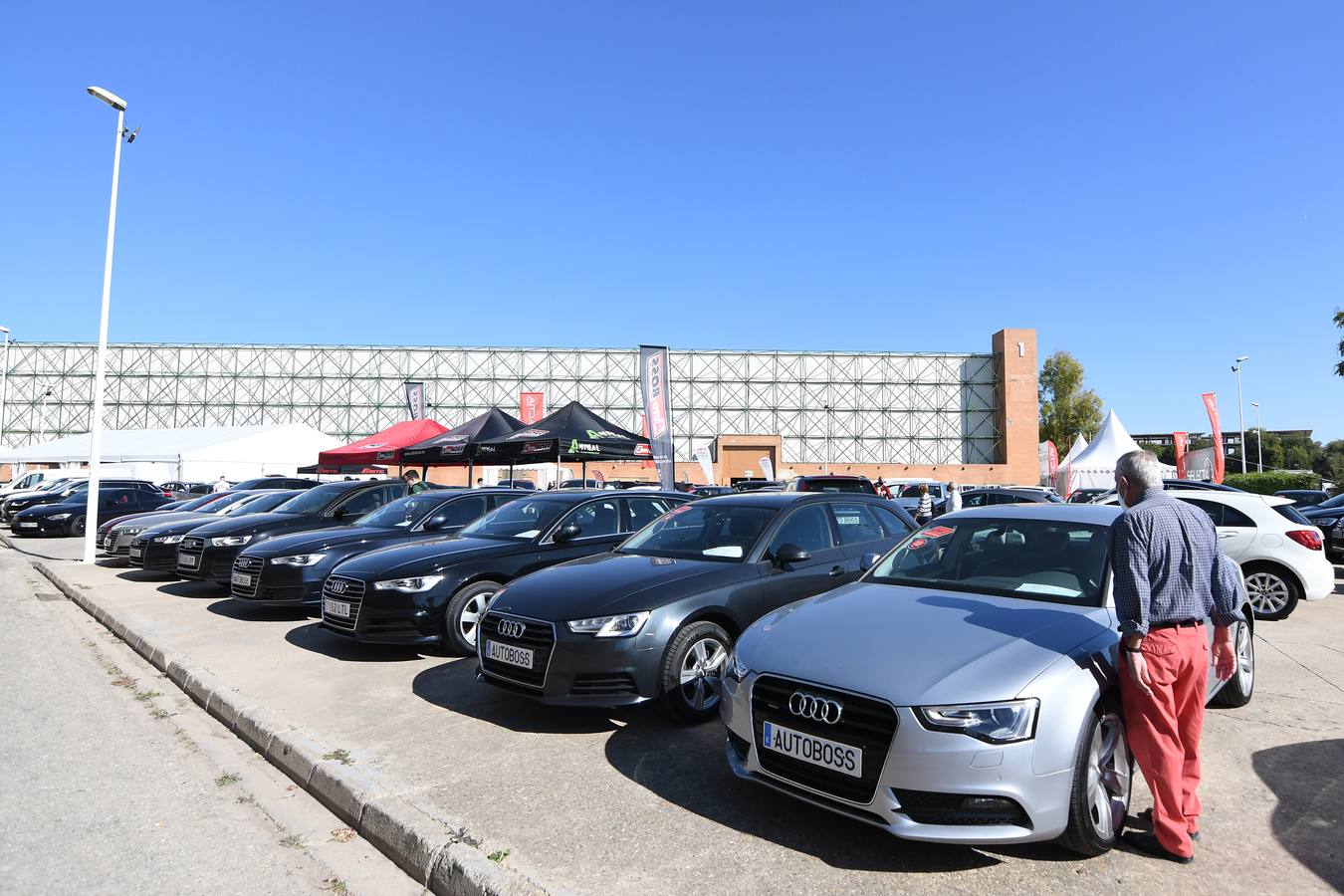 Inauguración del 11º Salón del Motor de Ocasión de Sevilla, en imágenes