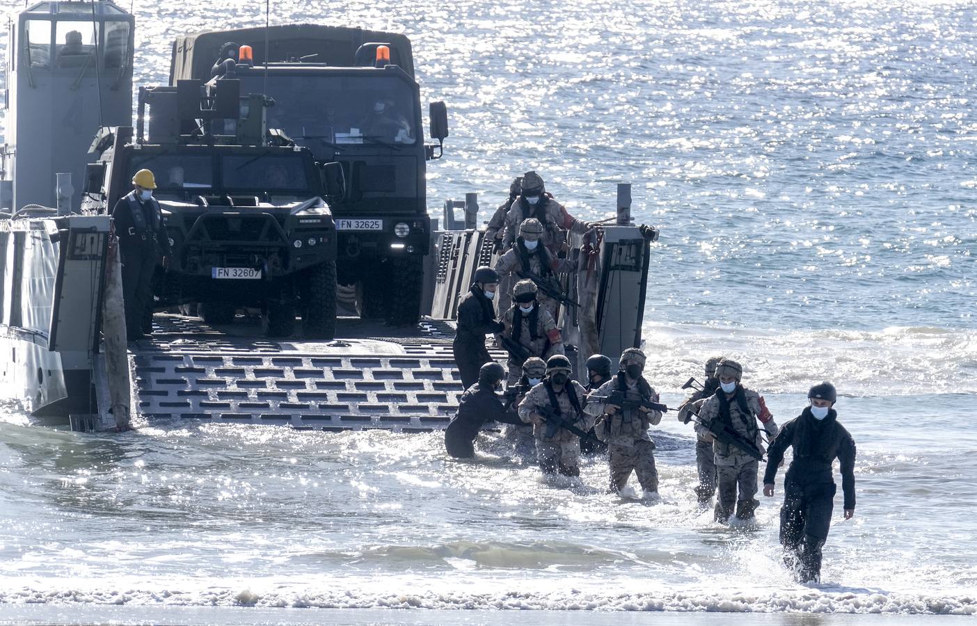 FOTOS: Impresionante despliegue de 3.500 efectivos, 14 buques y 12 aeronaves en el ejercicio Flotex-21