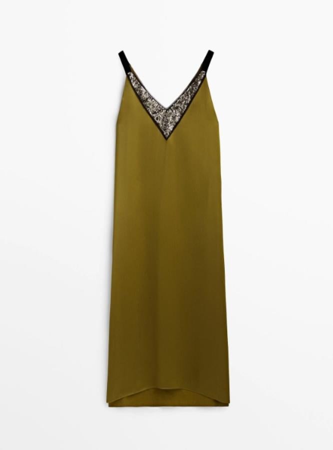 Massimo Dutti - Vestidos virales para todos los gustos. Vestido largo de tirantes con bordados de lentejuelas, de Massimo Dutti. Su acabado satinado unido a los paillettes lo convierten en la pieza perfecta para cualquier evento otoñal. Precio: 99,95€.