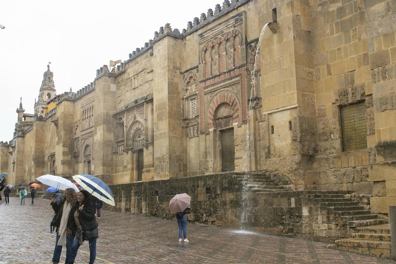 El turismo en el Puente de Todos los Santos en Córdoba, en imágenes