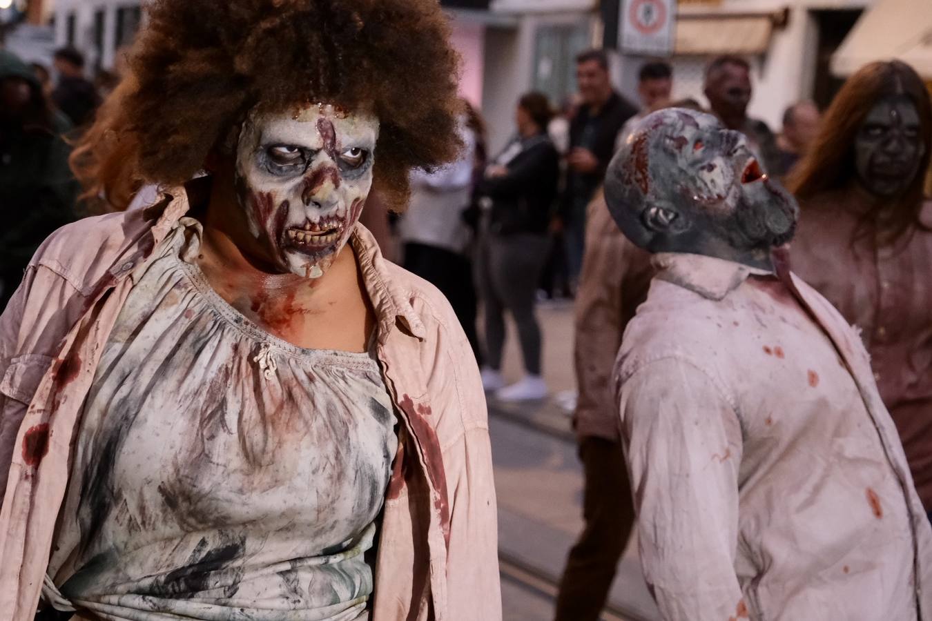 FOTOS: Los zombis siembran el terror en la calle Real de San Fernando