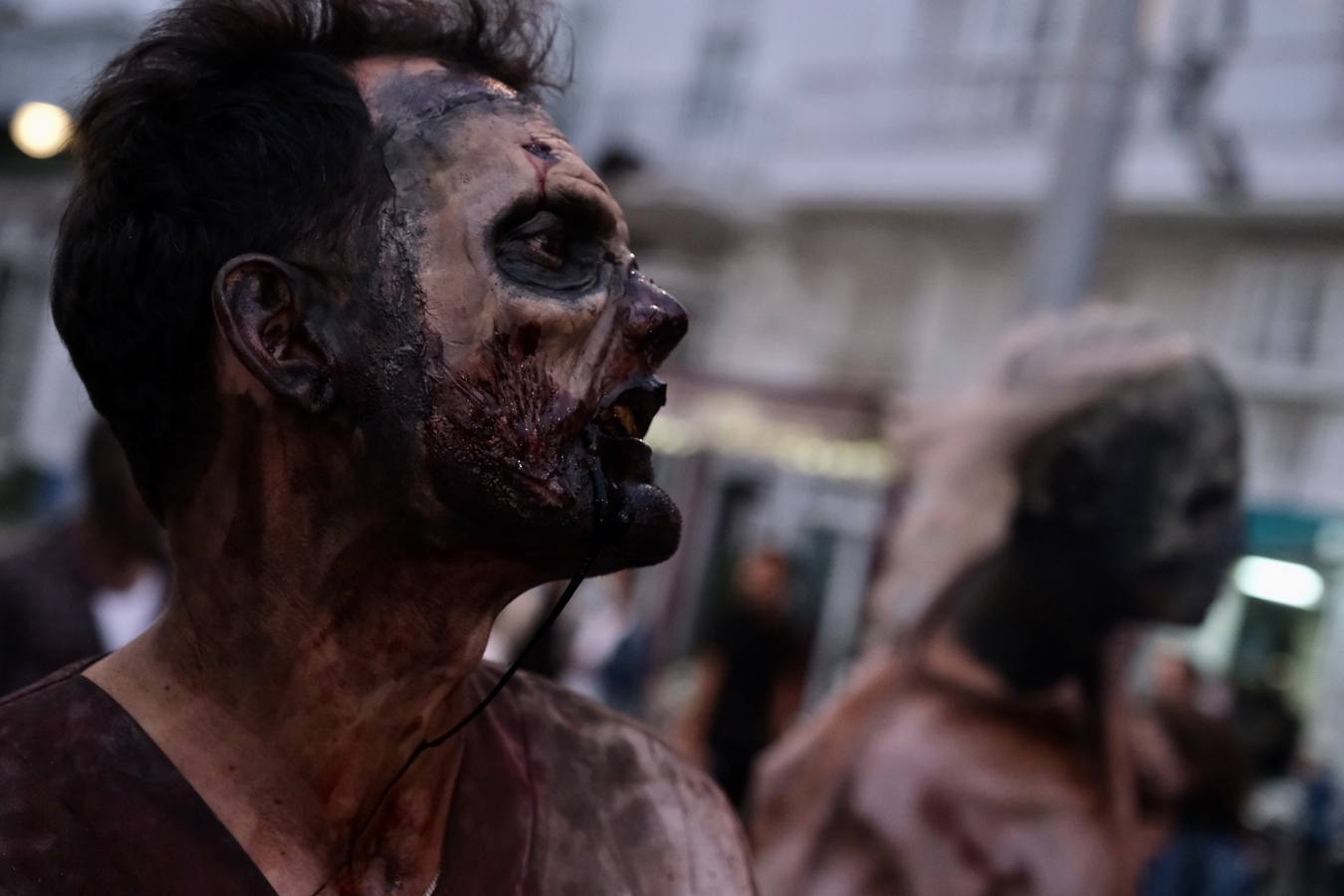 FOTOS: Los zombis siembran el terror en la calle Real de San Fernando