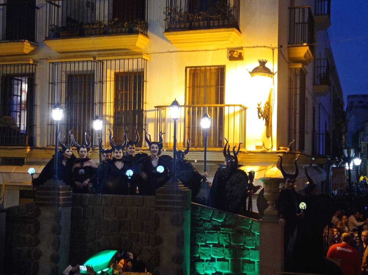 FOTOS: El Puerto llena sus calles para vivir el terror de Halloween