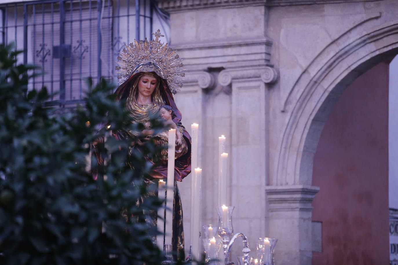 La procesión de la Virgen del Amparo en Córdoba, en imágenes