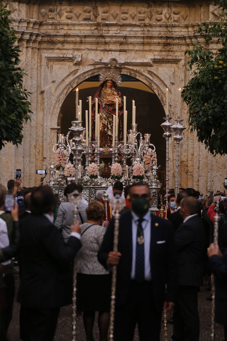 La procesión de la Virgen del Amparo en Córdoba, en imágenes