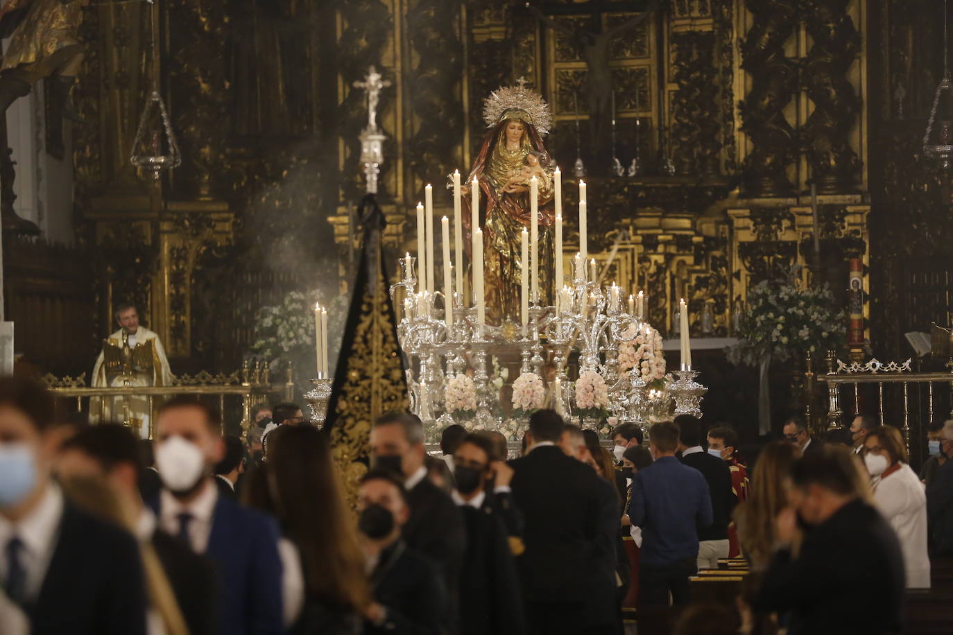 La procesión de la Virgen del Amparo en Córdoba, en imágenes