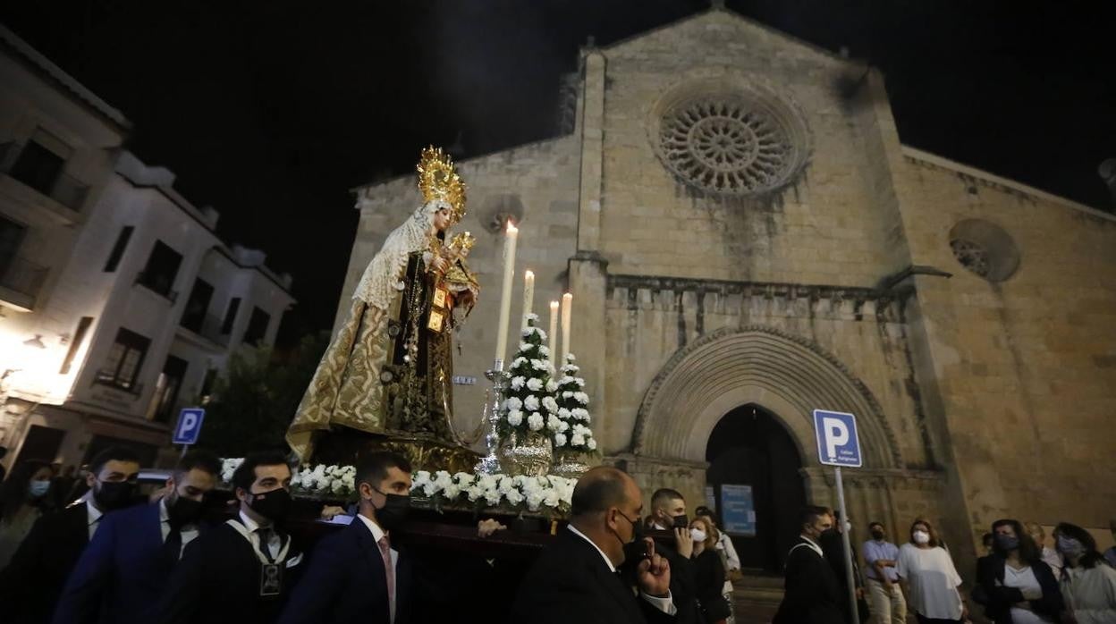 El rosario del Carmen de San Cayetano, de Córdoba, en imágenes