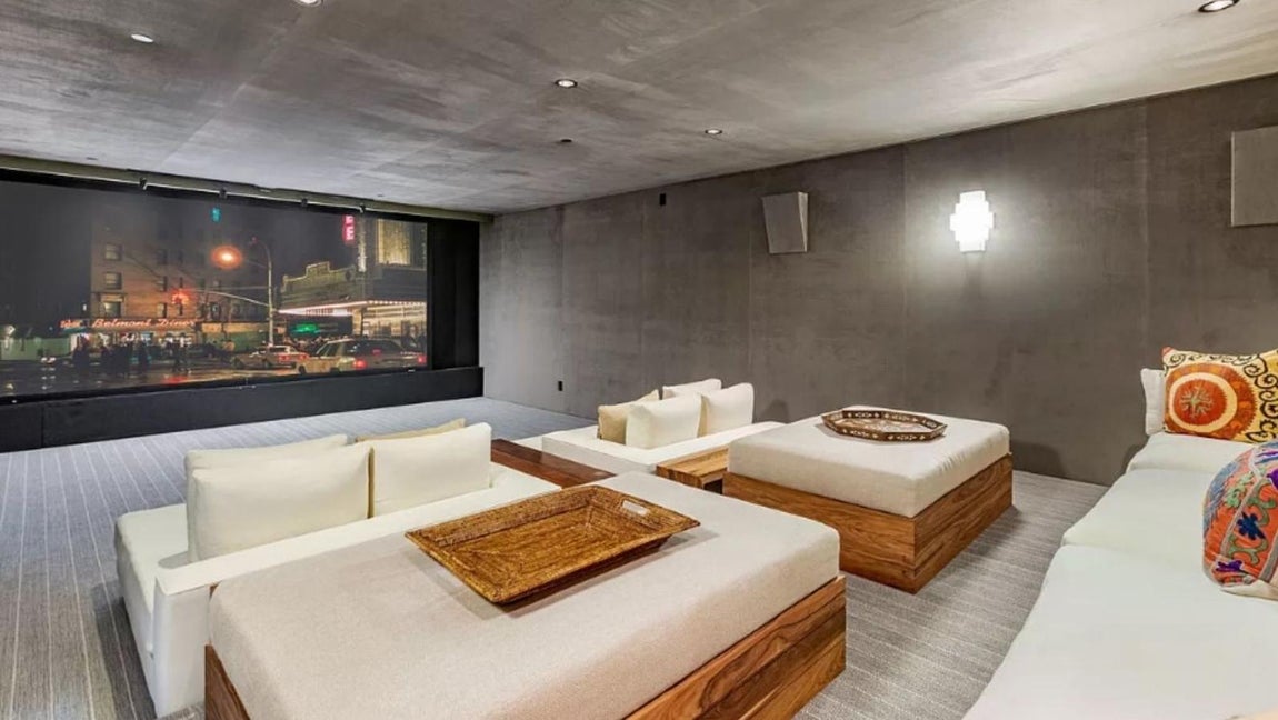 La mansión californiana de Justin Timberlake y Jessica Biel. Entre otras comodidades, posee una sala de cine, otra de juegos y biblioteca.