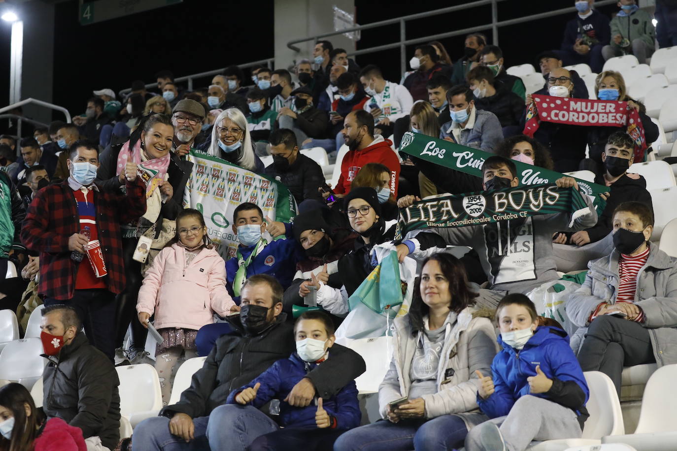 Córdoba-Montijo: el ambiente en las gradas de El Arcángel, en imágenes