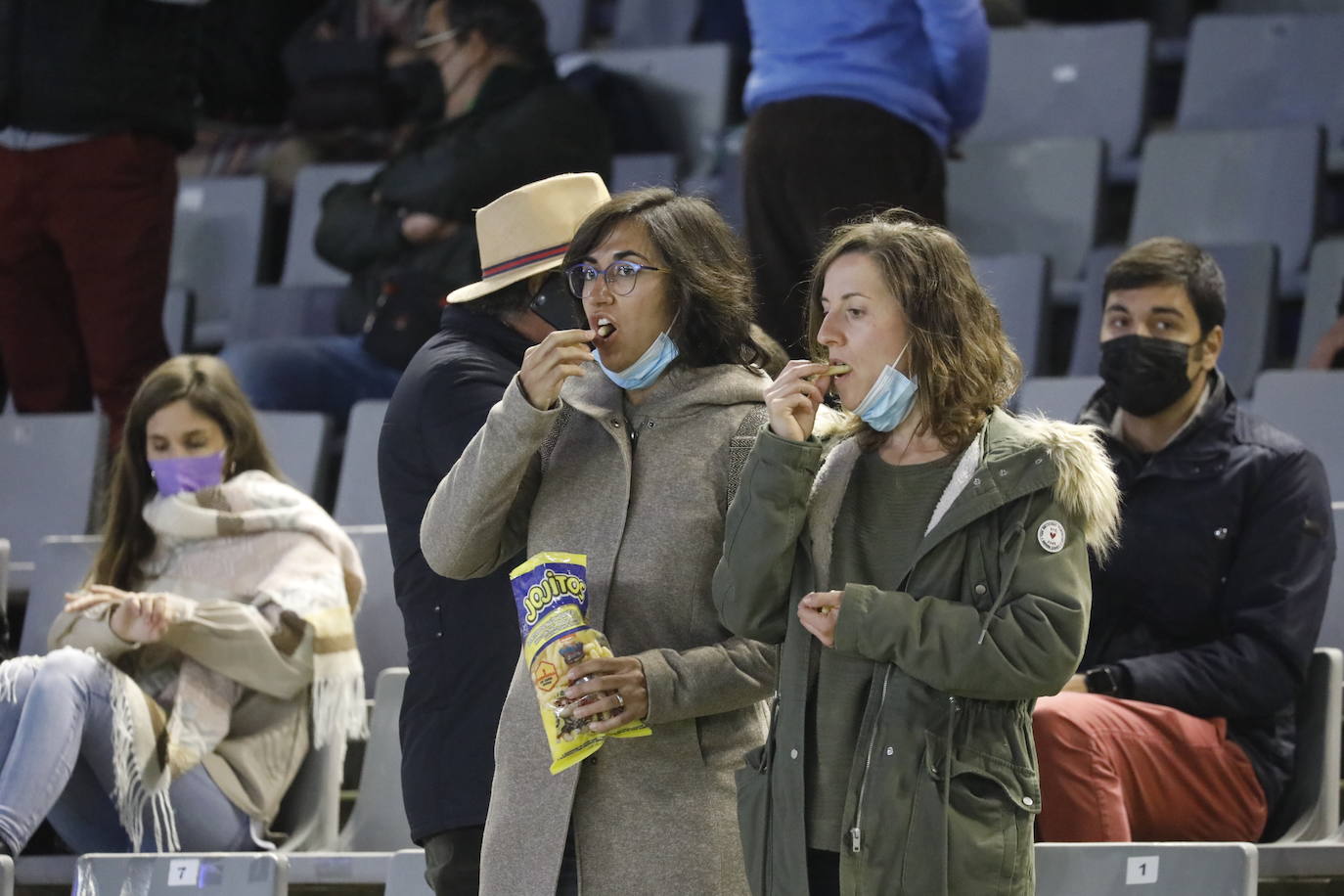 Córdoba-Montijo: el ambiente en las gradas de El Arcángel, en imágenes