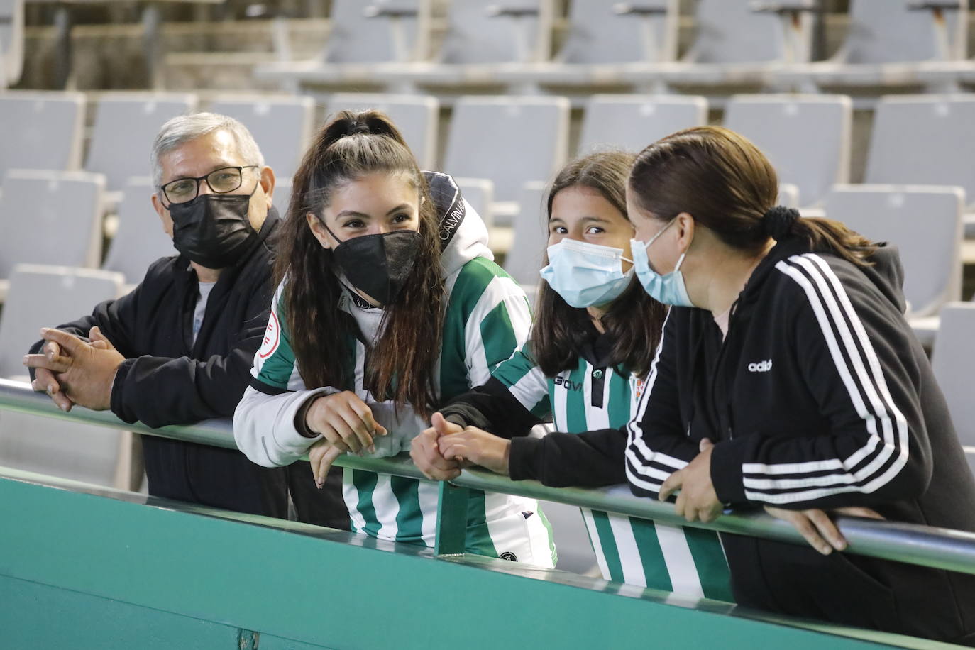 Córdoba-Montijo: el ambiente en las gradas de El Arcángel, en imágenes