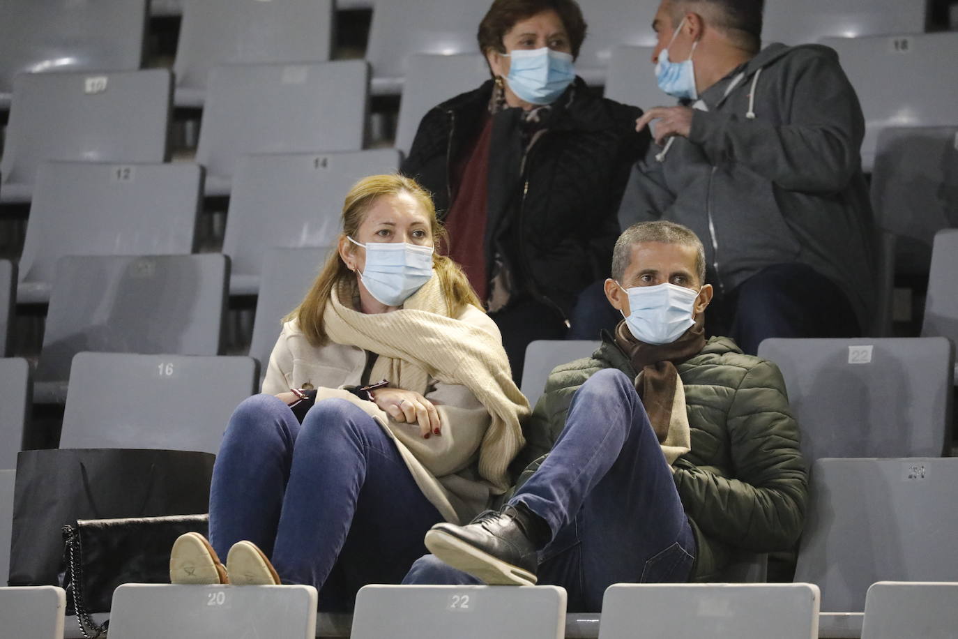 Córdoba-Montijo: el ambiente en las gradas de El Arcángel, en imágenes