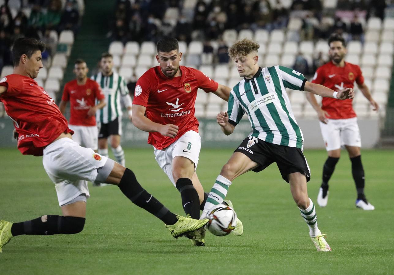 Las mejores imágenes de la victoria del Córdoba CF ante la UD Montijo (3-1)