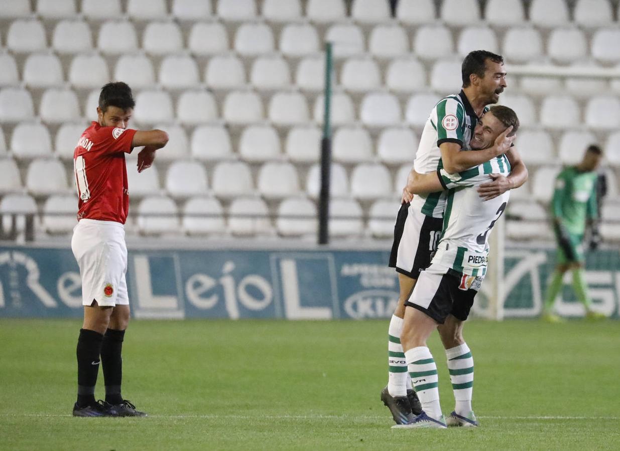 Las mejores imágenes de la victoria del Córdoba CF ante la UD Montijo (3-1)