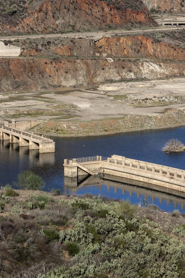 La sequía en el pantano de La Breña de Córdoba, en imágenes