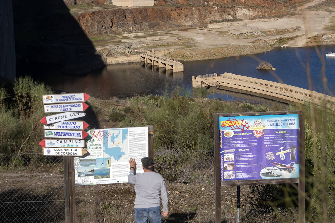 La sequía en el pantano de La Breña de Córdoba, en imágenes