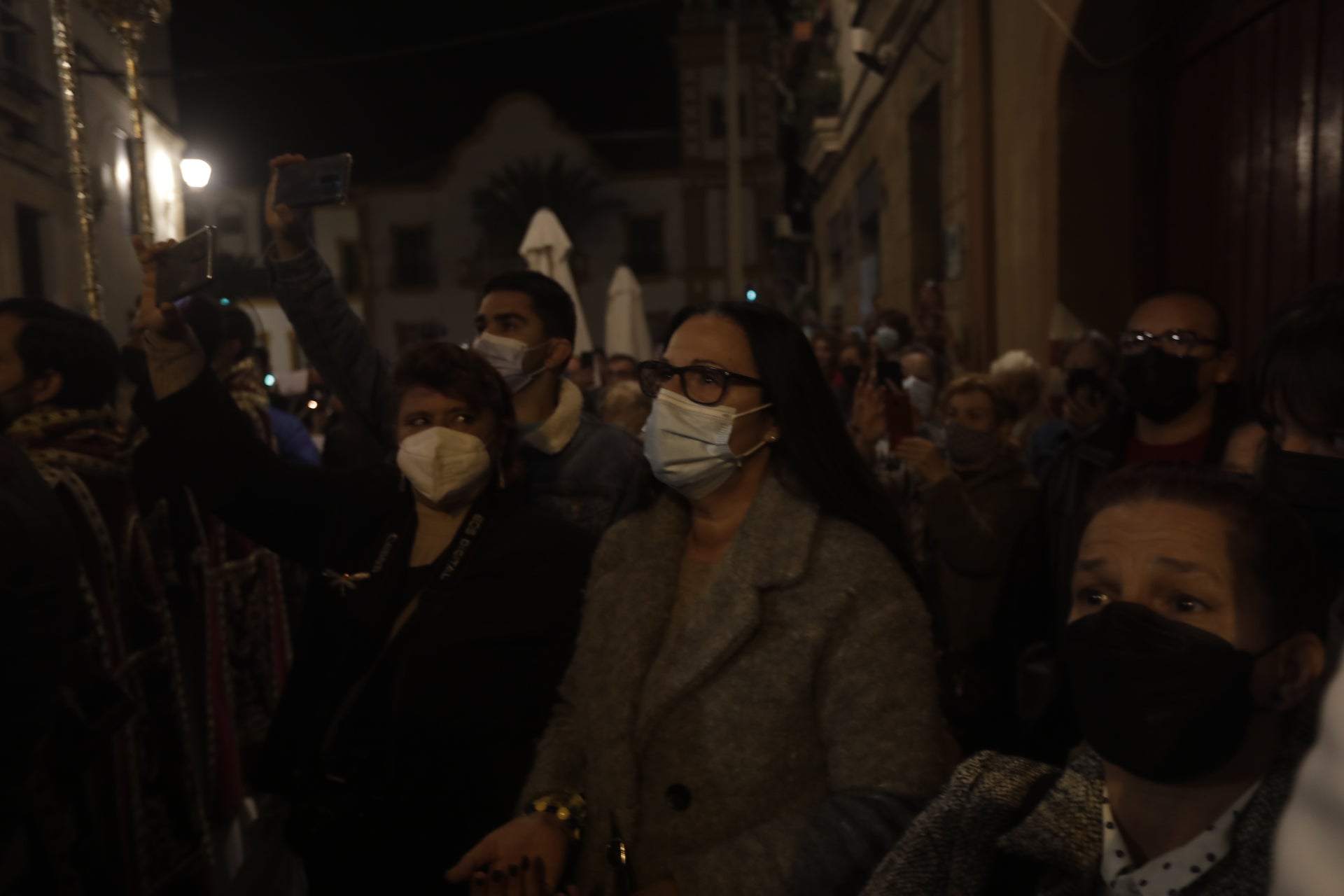 En imágenes: María Santísima de los Dolores recorre el barrio de Santa María