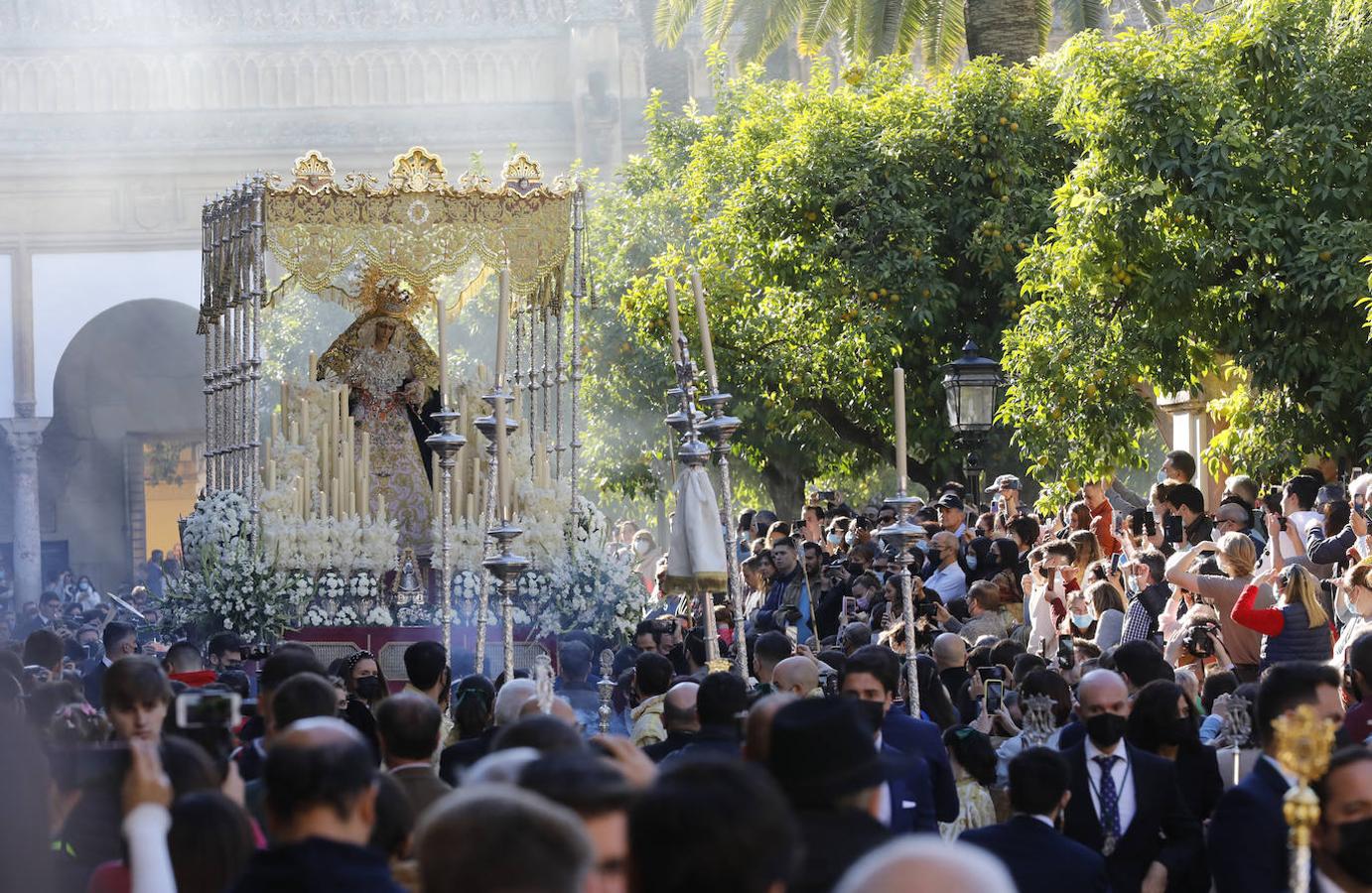 (Vídeo) La Virgen de la O nace a una luz soñada bajo el primer palio de Córdoba tras la pandemia