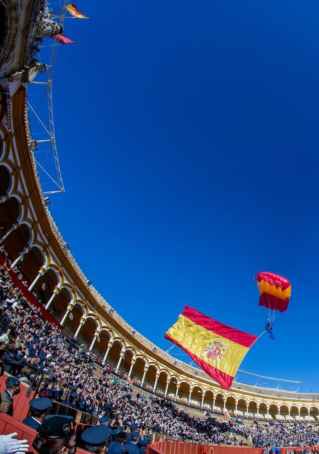Jura de bandera en la plaza de toros de la Maestranza de Sevilla