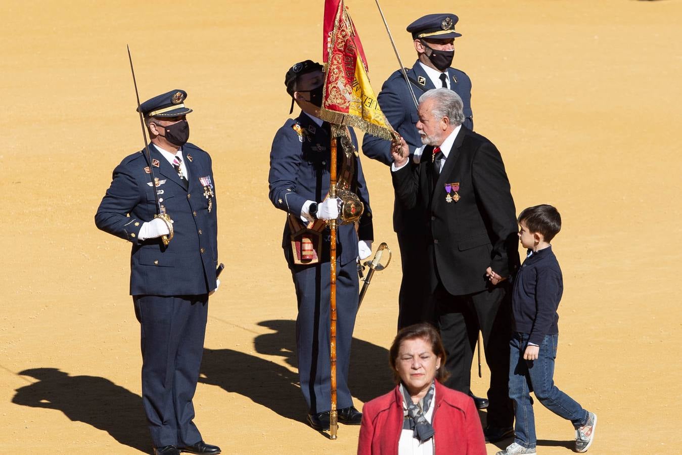 Jura de bandera en la plaza de toros de la Maestranza de Sevilla