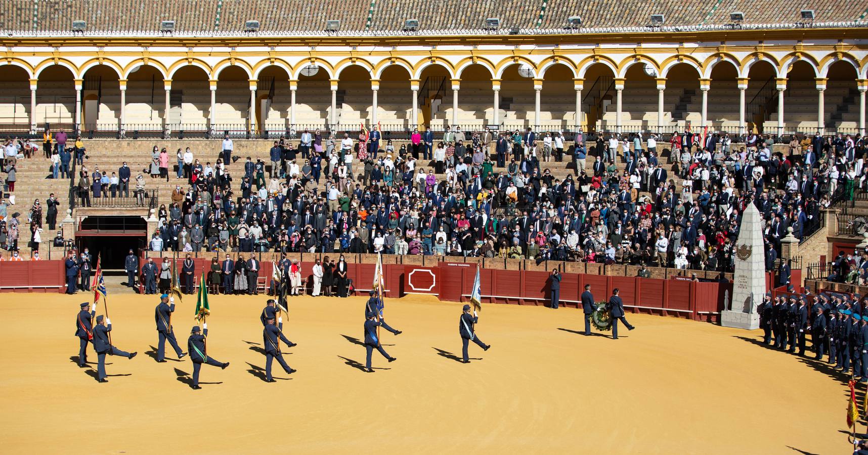 Jura de bandera en la plaza de toros de la Maestranza de Sevilla