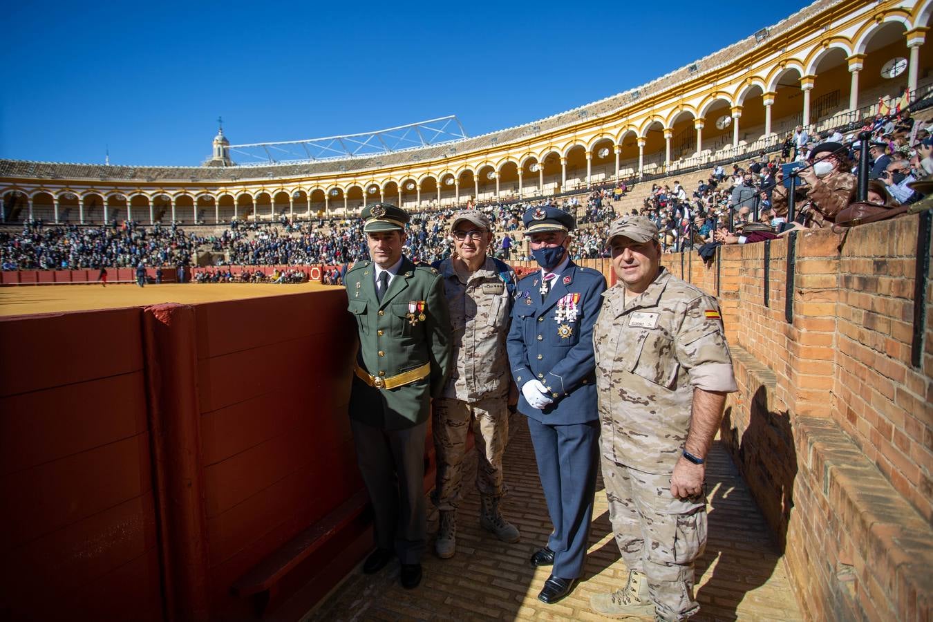 Jura de bandera en la plaza de toros de la Maestranza de Sevilla