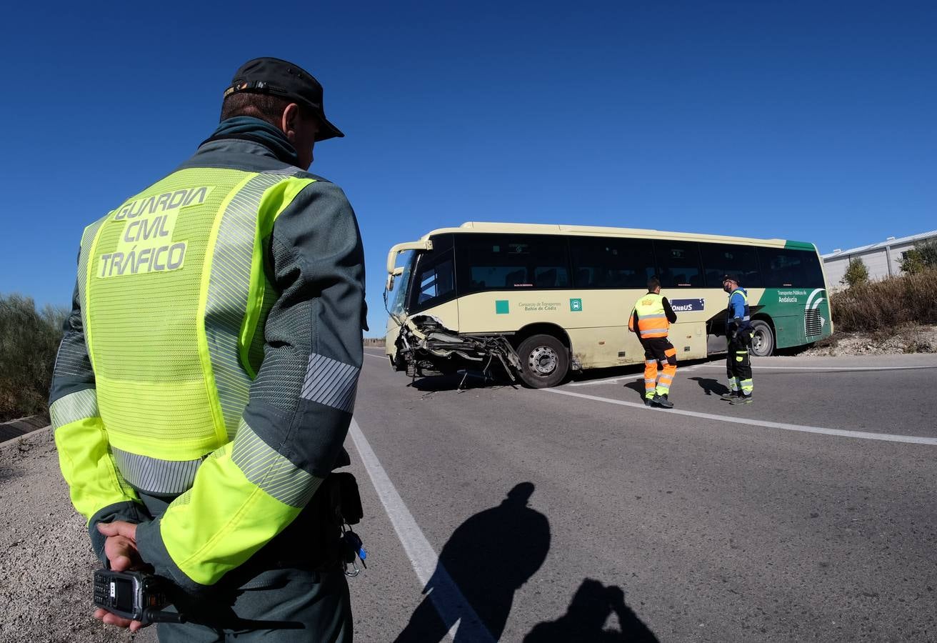 Fotos: Accidente de coche y autobús en La Barca de la Florida