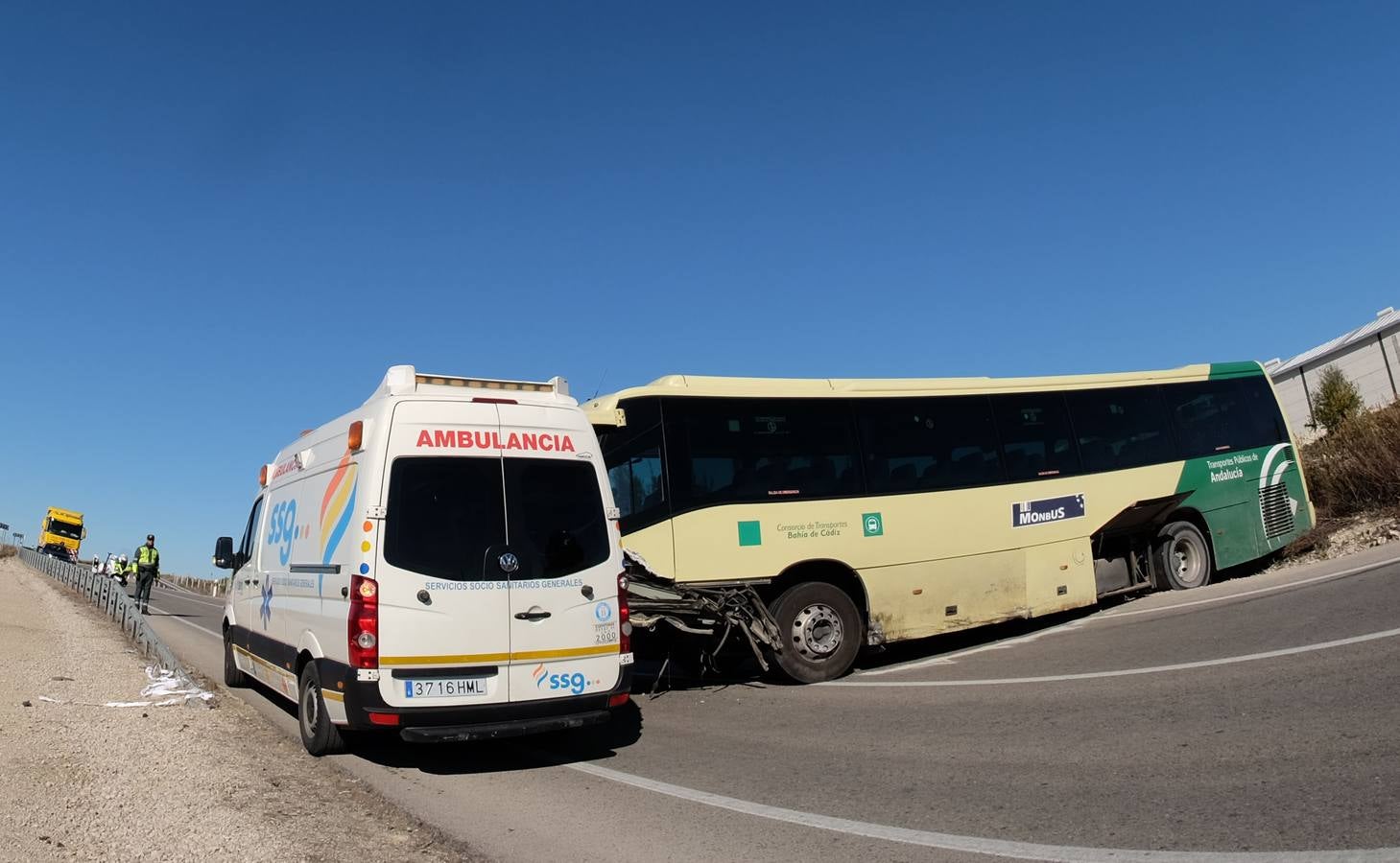 Fotos: Accidente de coche y autobús en La Barca de la Florida