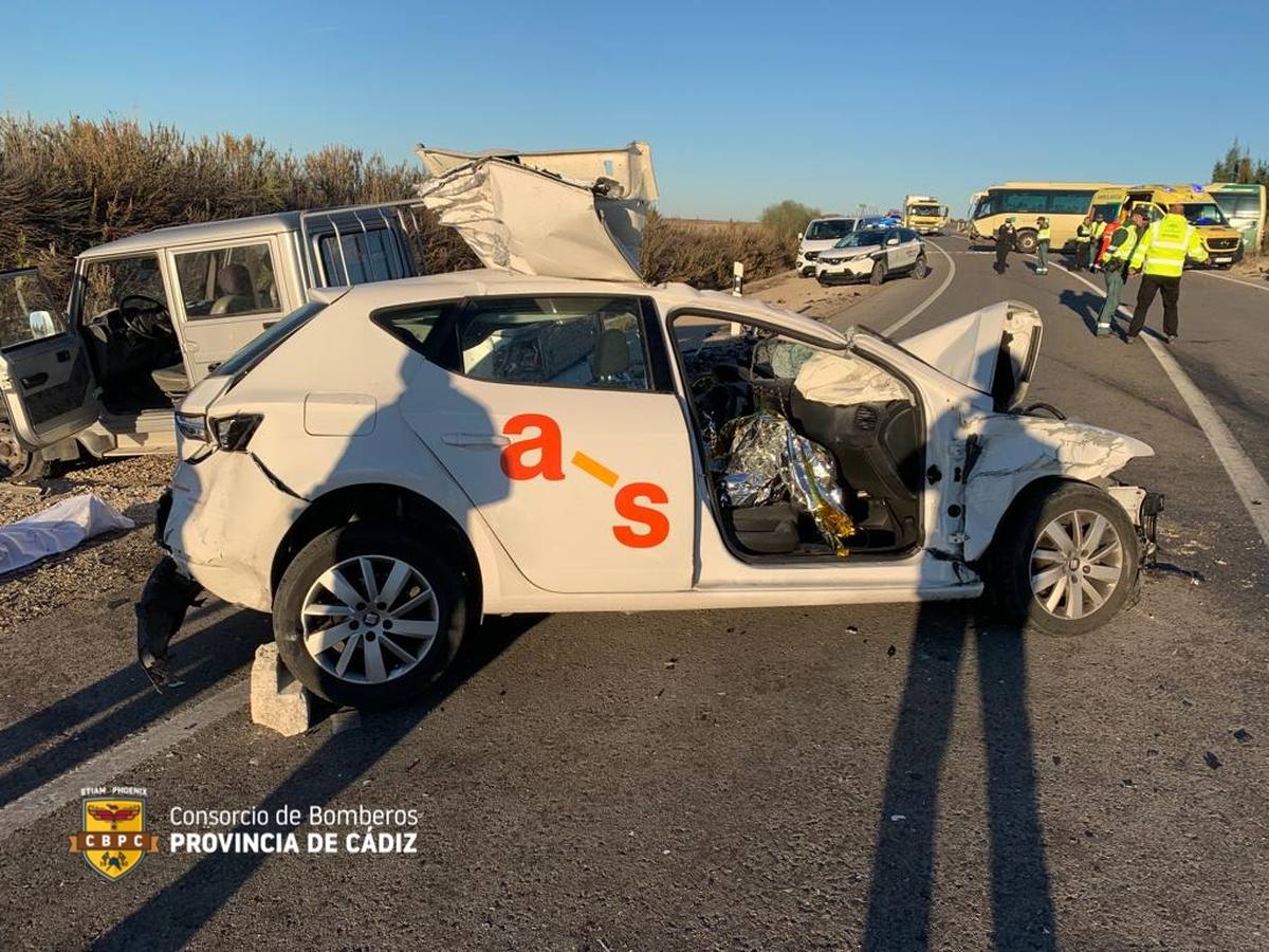 Fotos: Accidente de coche y autobús en La Barca de la Florida