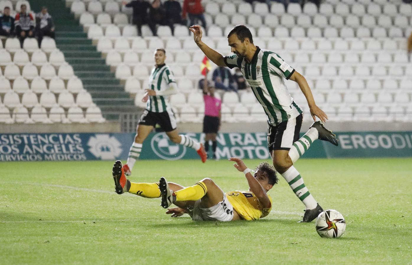 Las mejores imágenes y el ambiente en la grada del Córdoba CF - CD Ebro