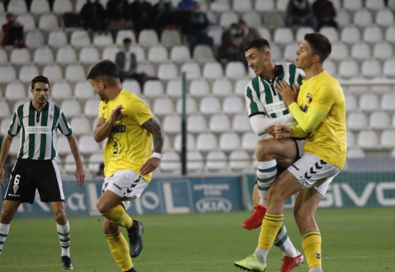 Las mejores imágenes y el ambiente en la grada del Córdoba CF - CD Ebro