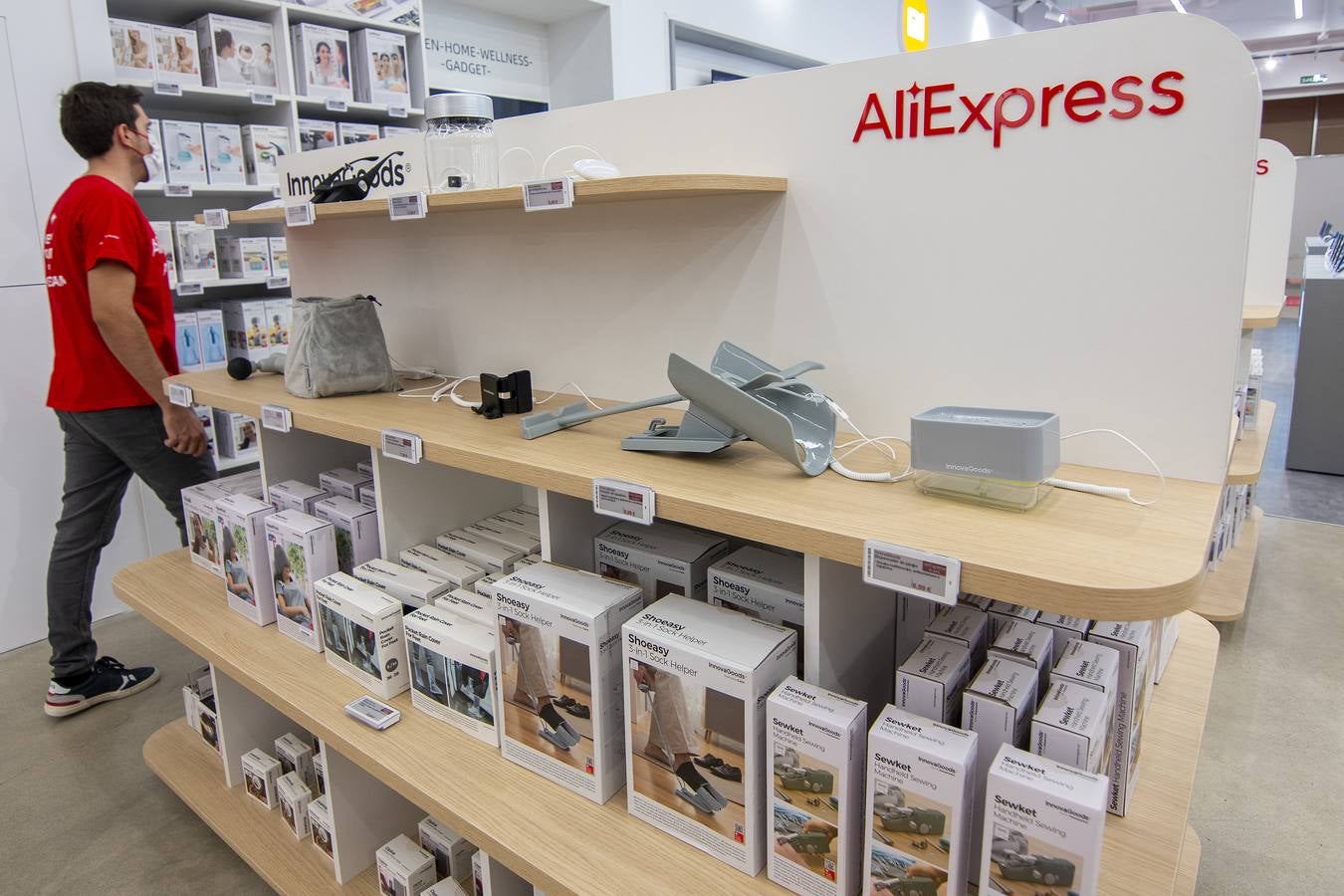 En imágenes, AliExpress inaugura su primera tienda en Sevilla