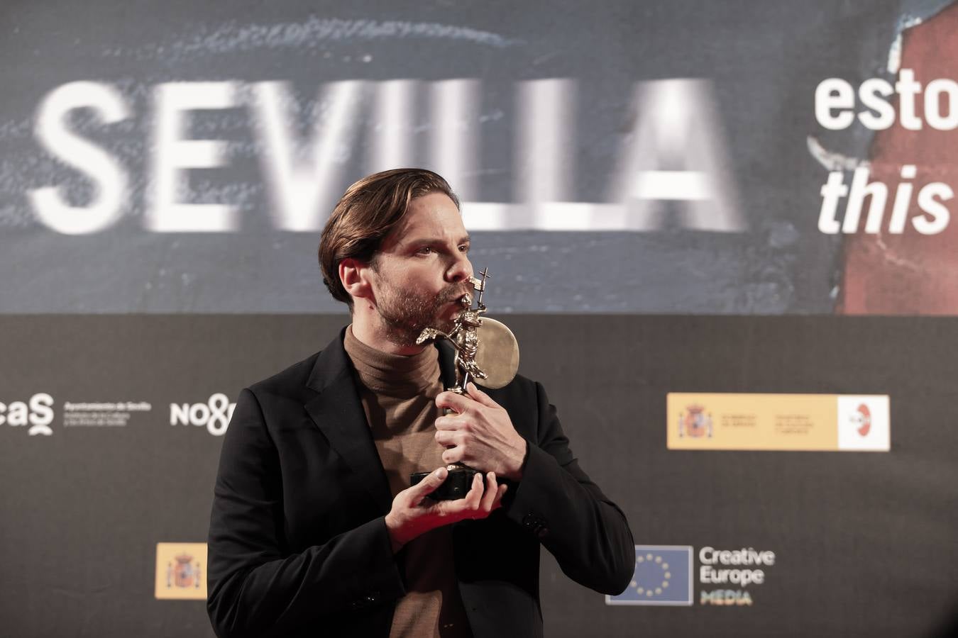 Daniel Brühl recibe el Premio Ciudad de Sevilla, en imágenes