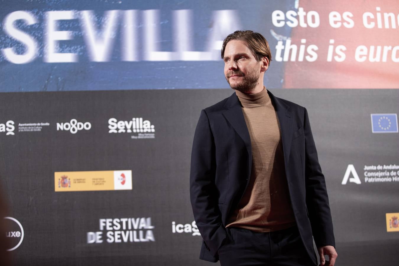 Daniel Brühl recibe el Premio Ciudad de Sevilla, en imágenes