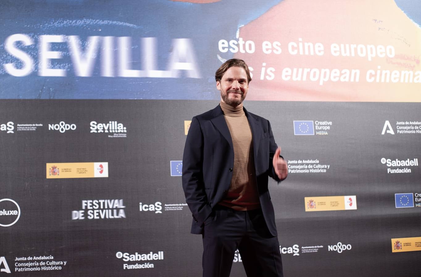 Daniel Brühl recibe el Premio Ciudad de Sevilla, en imágenes