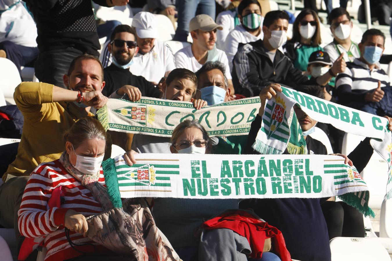 La grada del Córdoba-Cacereño, en imágenes