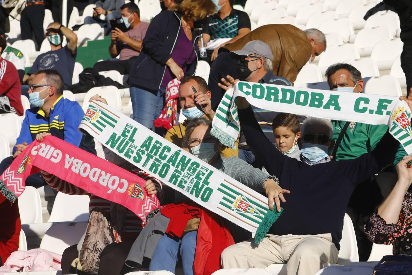 La grada del Córdoba-Cacereño, en imágenes