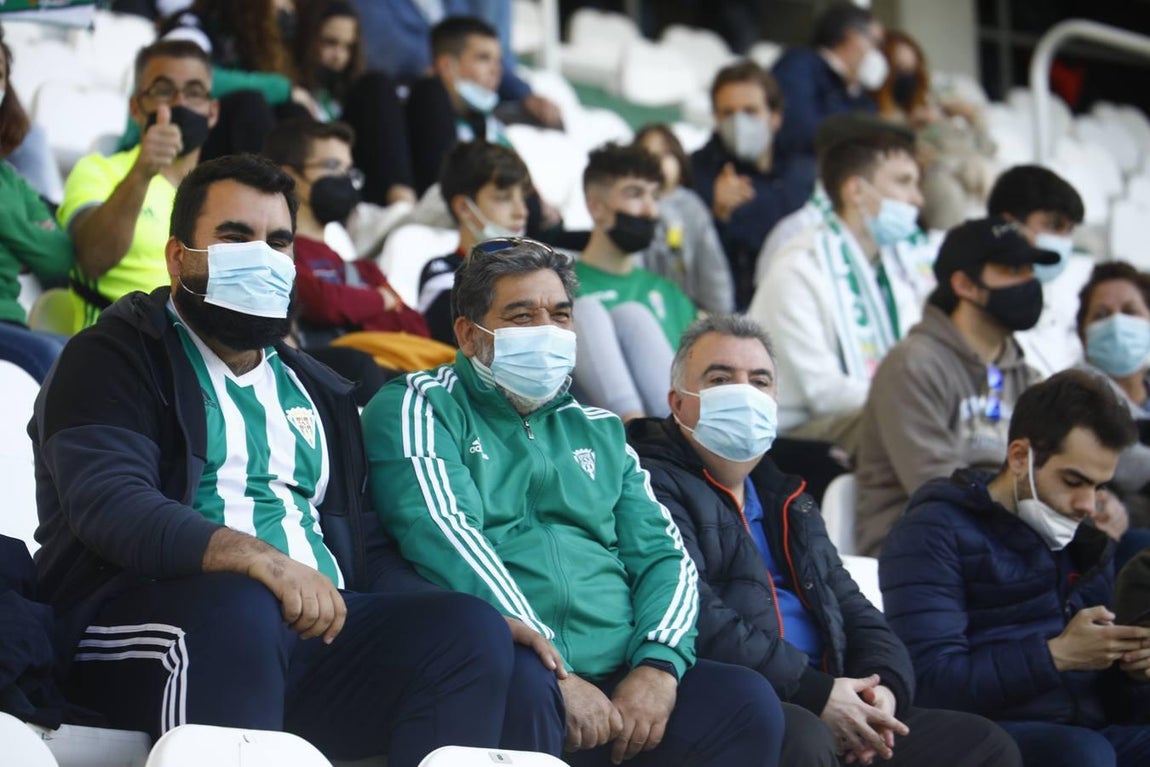 La grada del Córdoba-Cacereño, en imágenes