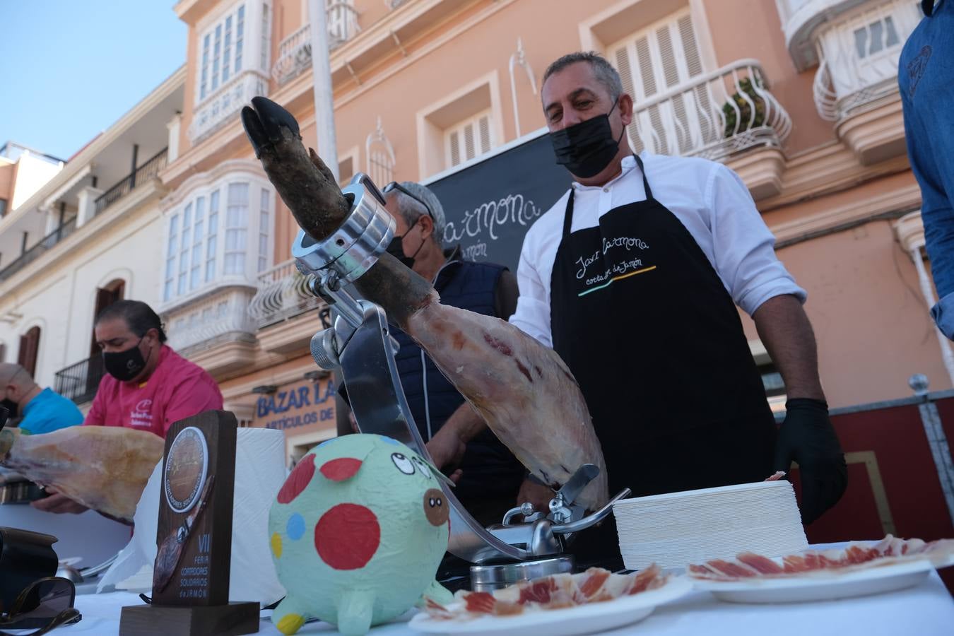 150 cortadores de jamón altruistas para que ningún niño se quede sin juguete en San Fernando